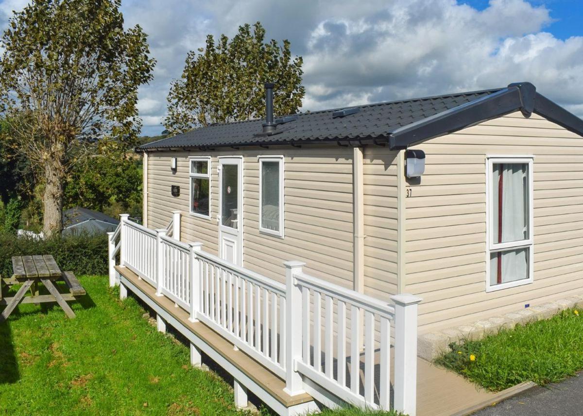 Newlands Park Charmouth Exterior photo